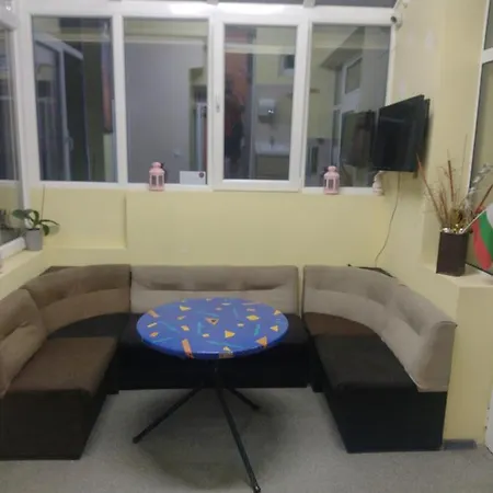 лидер хаус Homestay *